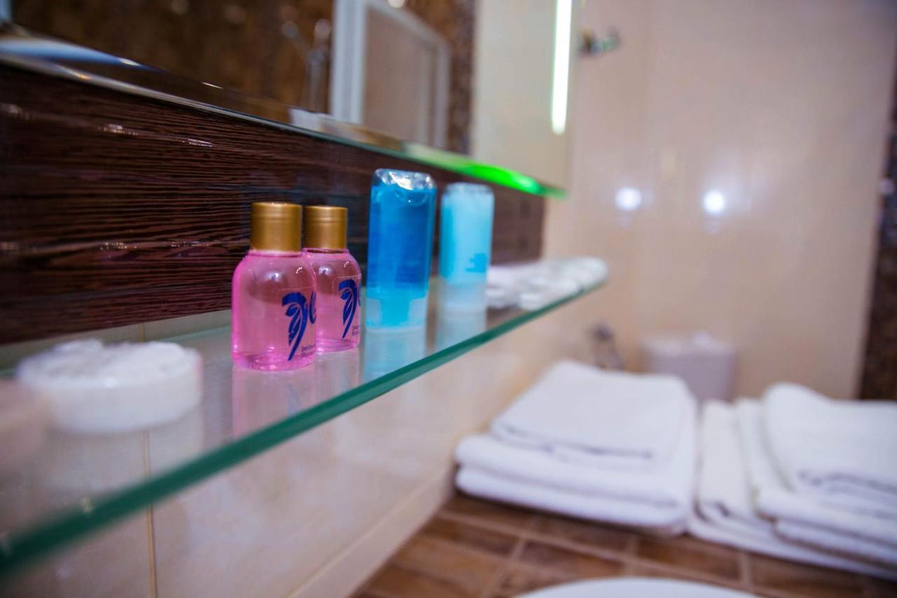 Siesta Hotel Kharkiv Bagian luar foto